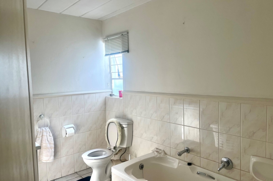 To Let 3 Bedroom Property for Rent in Caribbean Beach Club North West